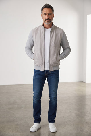 Homme portant un cardigan gris Le Capitaine D'a Bord en coton, soie et cuir Aqualeather avec fermeture zippée