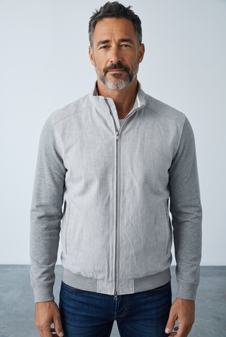 Homme portant un cardigan gris Le Capitaine D'a Bord en coton Fresco avec devant en lin et fermeture éclair