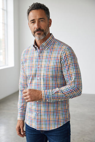 Homme portant une chemise Paul & Shark à carreaux multicolores en coton twill avec col boutonné chez Le Capitaine D'a Bord