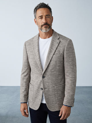 Veston en jersey de laine beige Le Capitaine D'a Bord modèle Edward coupe Modern Fit porté par un homme