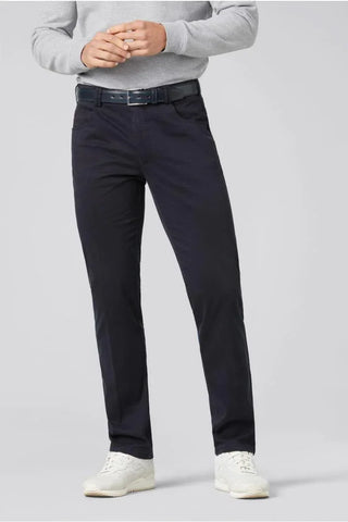 Men's dark cotton pants with belt, casual fit, styled with sneakers and a light sweatshirt
